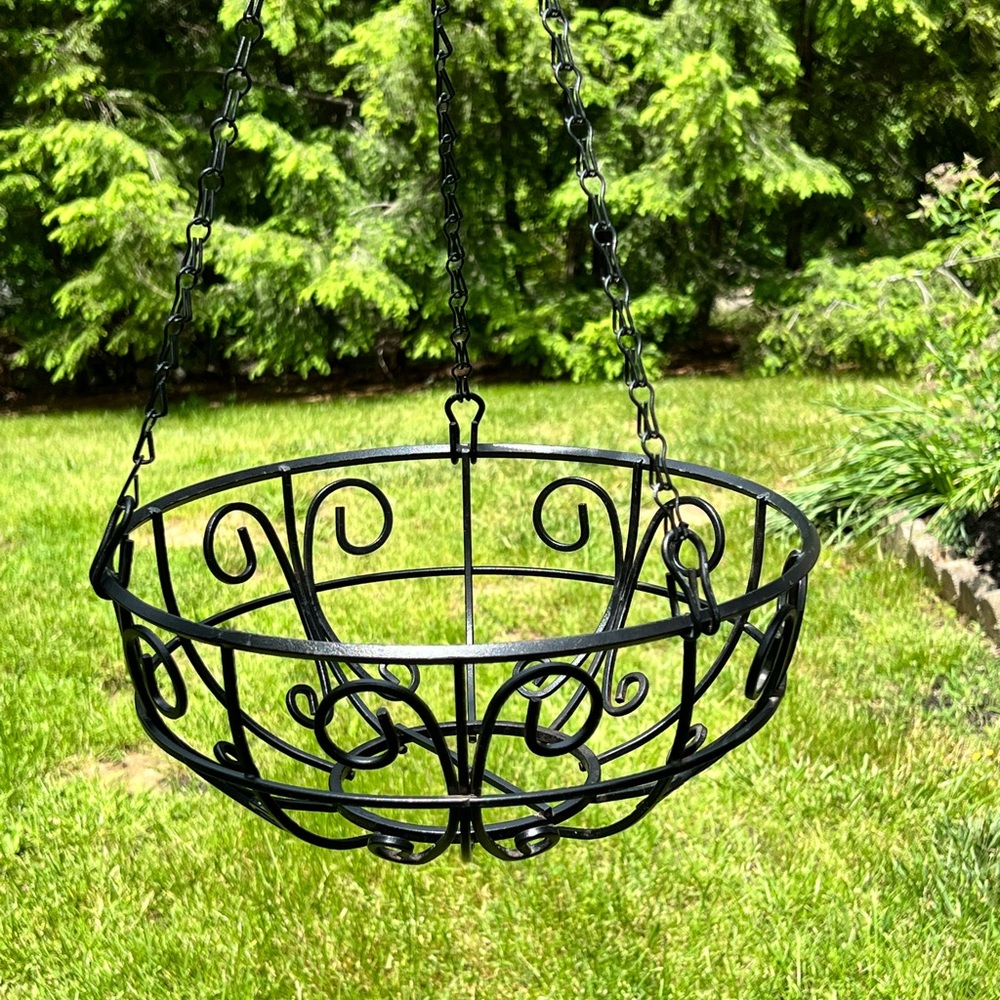 Vintage black heavy metal hanging basket outdoors - Picture 8 of 9